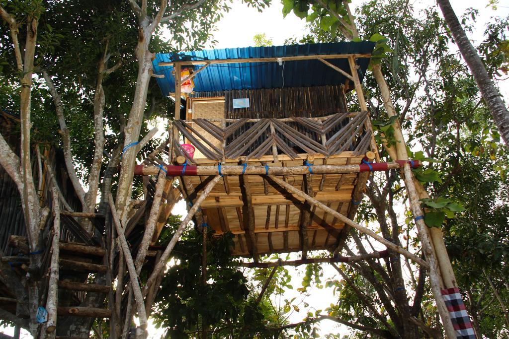Nyuh Bengkok Tree House Hotel Batununggul Exterior photo