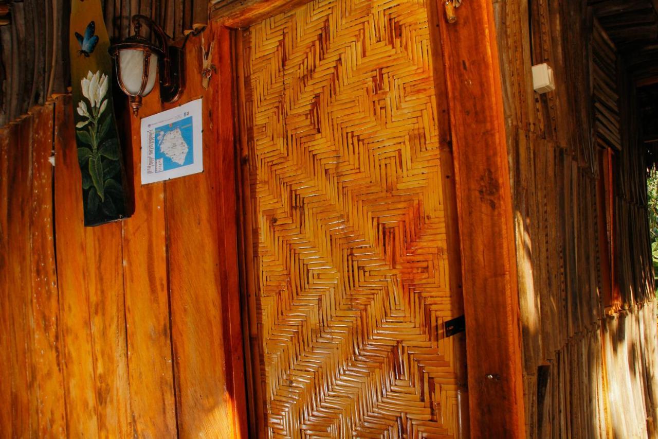 Nyuh Bengkok Tree House Hotel Batununggul Exterior photo